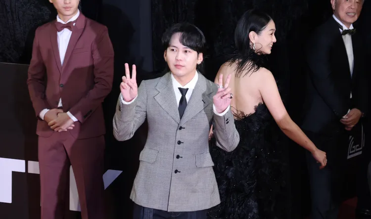 巫建和雙手比YA萌萌噠。莊宗達攝