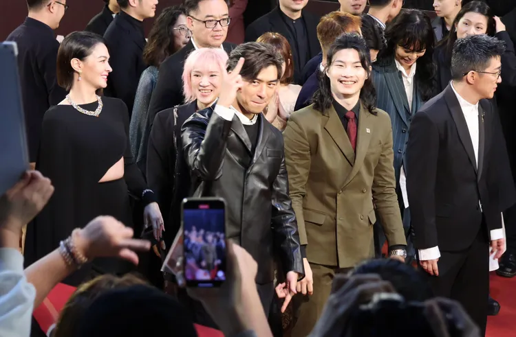 陳柏霖帥氣打招呼。莊宗達攝