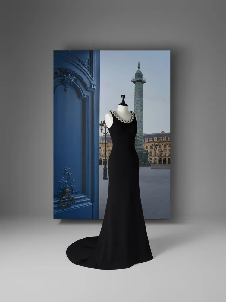 黑色無袖刺繡禮服，83萬5000元。品牌提供