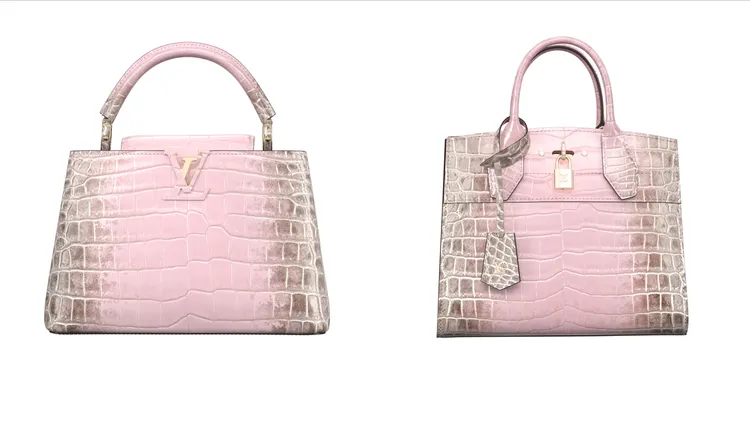 Capucines BB玫瑰芭蕾粉撒哈拉鱷魚皮革手袋（左）141萬元、City Steamer Pm Nm玫瑰芭蕾粉撒哈拉鱷魚皮革手袋 （右）146萬元。品牌提供