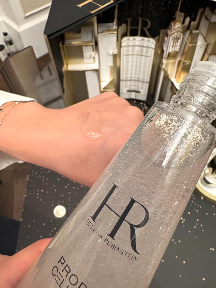 高光全能水凝露當中擁有96:4 水與精油混合質地。張家玲攝