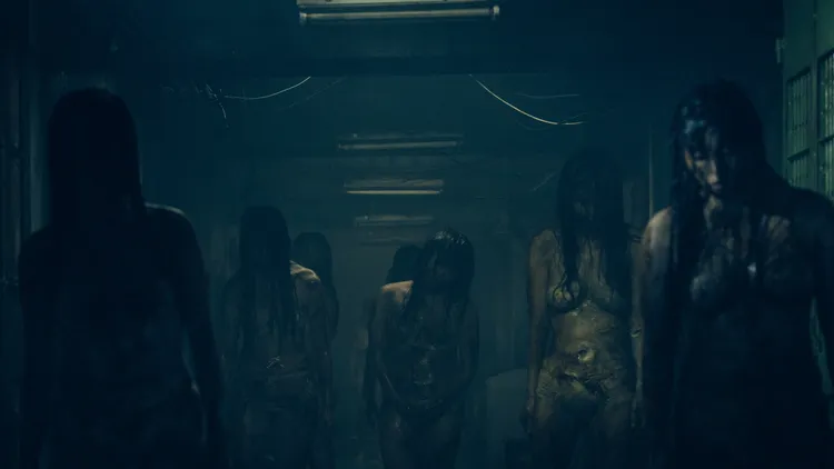 電影中有多位裸體女鬼，緊貼胸貼上陣。圖／劇匯文創提供