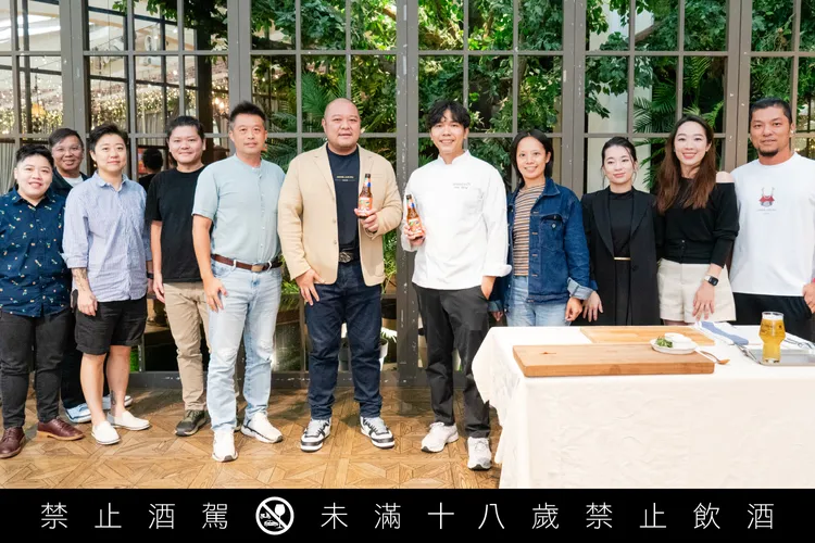 金色三麥董事長葉冠廷、Sinasera24主廚楊柏偉與「花東開動吧」花東串連店家。業者提供