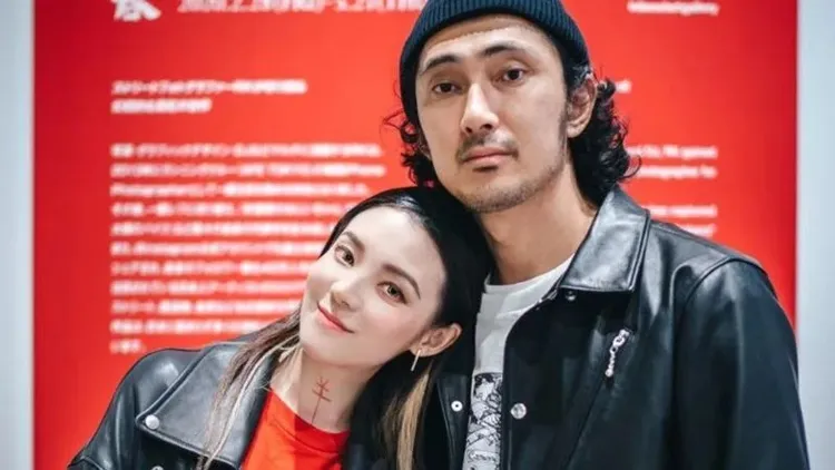 歐陽靖前夫RK（右）是日本攝影師。翻攝歐陽靖臉書