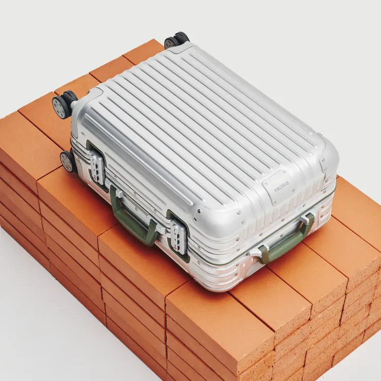 RIMOWA替Original Twist Cabin行李箱推出季節新色。品牌提供