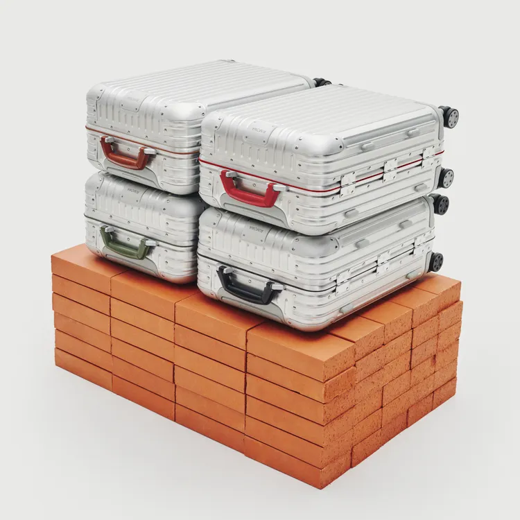 該款式亮點為將陽極氧化鋁鎂合金與優雅皮革做結合。品牌提供