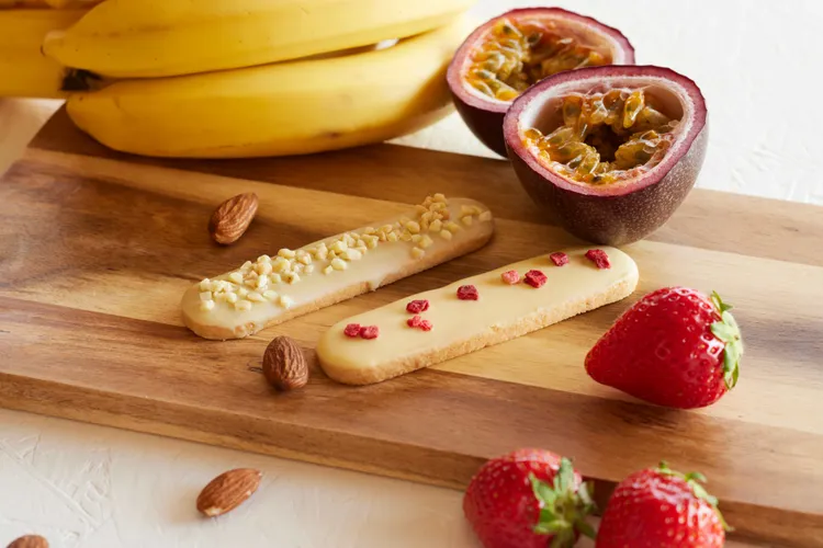 「Smille 微笑蜜樂」不只有多款蜜樂酥，清水服務區門市限定販售兩款水果餅乾─百香果餅乾與香蕉餅乾，輕巧份量隨心享用、滿足嘴饞。業者提供