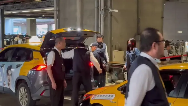 特約運將回嗆排班運將「罵什麼啦」。民眾提供