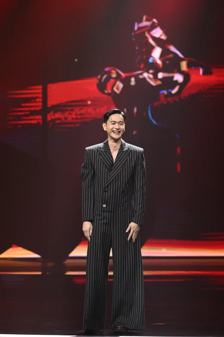 劉冠廷開場介紹台下入圍者。金馬執委會提供