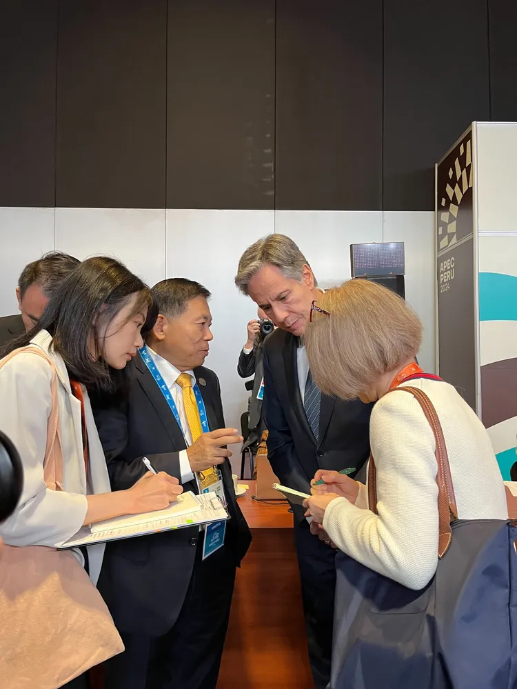 國發會主委劉鏡清參與APEC，與美國總統拜登、美國國務卿布林肯等人互動佳。圖由劉鏡清提供