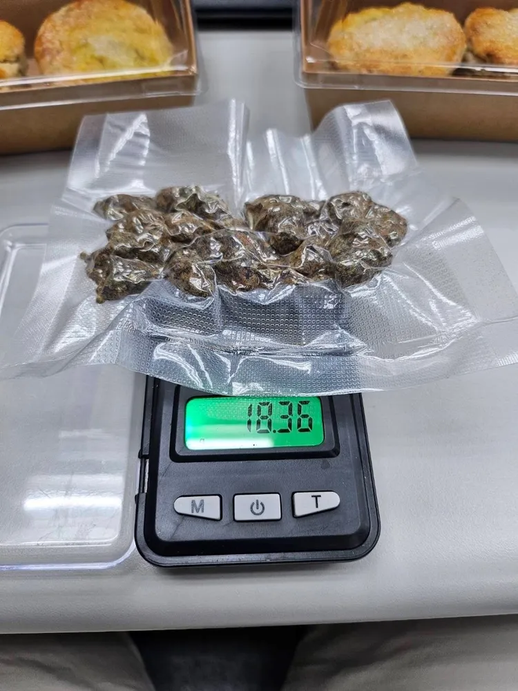 吳男持有大麻。警方提供