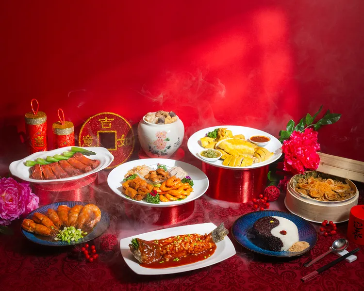 上海醉月樓推出六人份外帶年菜，每套1萬7888+10%元，輕鬆在家享受佳節圍爐的美味。業者提供