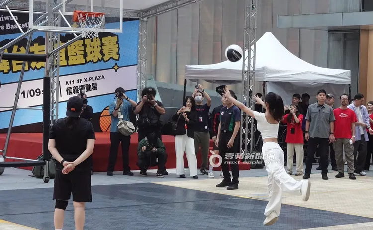 李多慧開心投籃。特勤中心攝