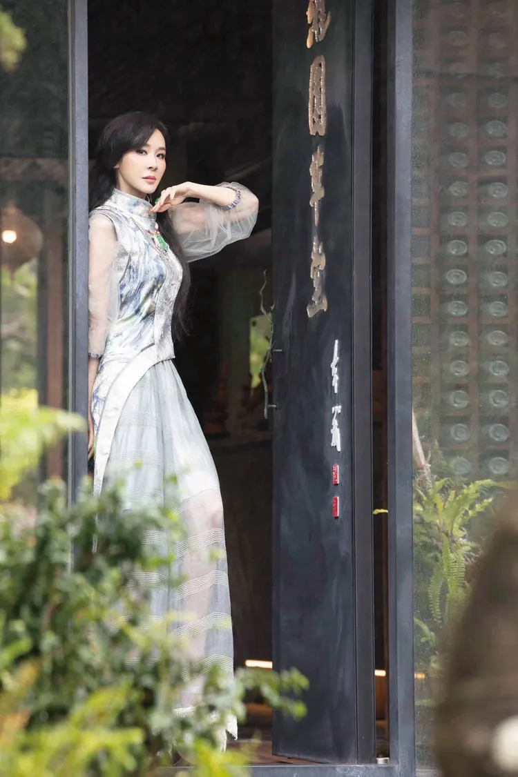 蕭薔每年推出的慈善年曆都精心策畫。珍世美學慈善基金會