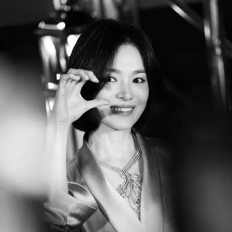 宋慧喬分享工作花絮照。翻攝kyo1122 IG