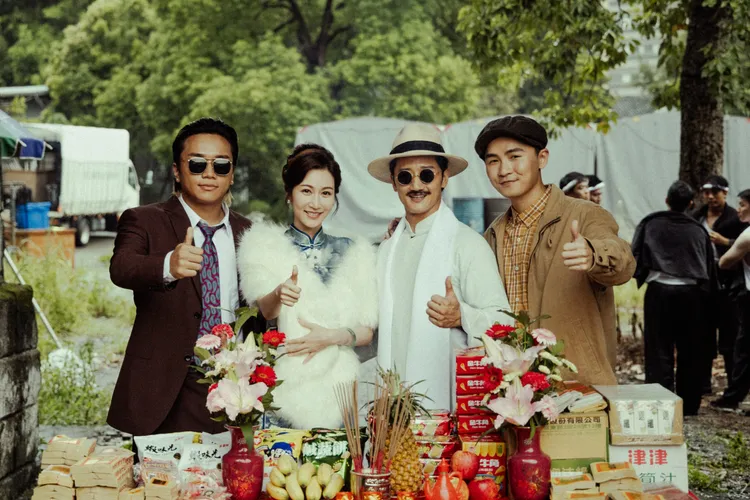 阿跨面（左起）新歌MV邀來曾莞婷、高英軒和潘親御演出。圖／少年家有限公司提供