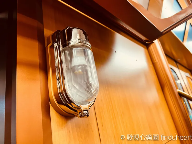 車內古色古香的預備燈。翻攝自finduheart