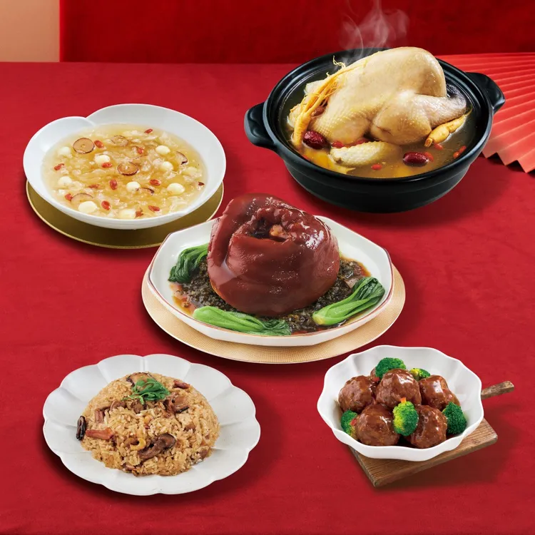 「王品嚴選團圓宴」年菜包含最受歡迎的「富貴福菜元蹄」、「元氣人參燉雞湯」、「醬煨紅燒獅子頭」、「香菇魷魚米糕」等「年味」佳餚，公益認購每道均一暖心價299元。業者提供