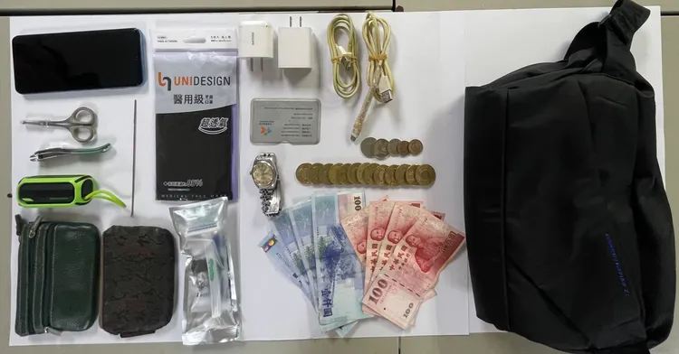警方起出相關贓證物。翻攝畫面
