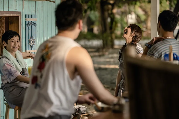 艾嘉食堂全員研製新飲品。泰坦星文創影視提供