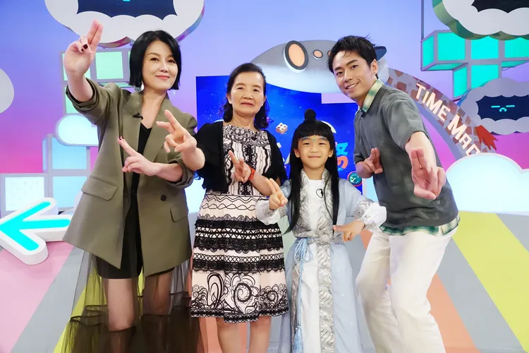 苗可麗（左）、張瑞夫以嶄新視角提供兒少及闔家觀賞節目。公視提供