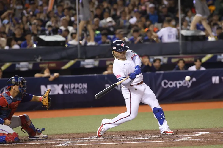 吉力吉撈打出二壘安打。  彭欣偉攝