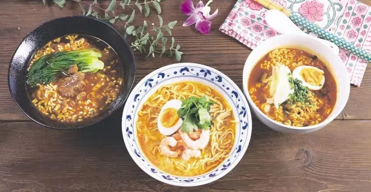 「亞洲泡麵十強」前3名，左為第2名的「滿漢大餐蔥燒牛肉麵」。翻攝自日經新聞