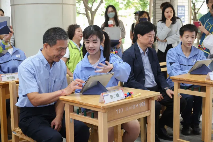 新竹縣府推動數位教育。新竹縣府提供