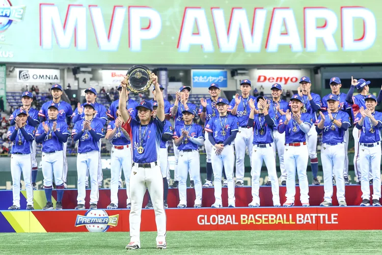 世界棒球12強決賽，台灣戰勝日本奪冠，中華隊隊長陳傑憲獲選為賽事MVP。棒協提供