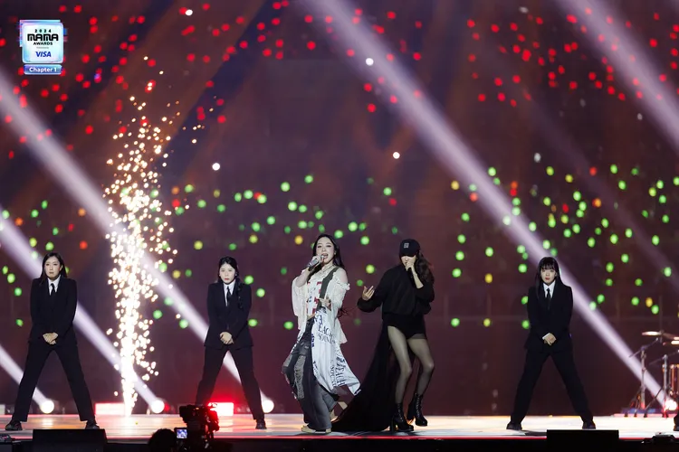 李智雅（右）驚喜登場，化身嘻哈歌手，與李泳知互飆rap。翻攝Mnet