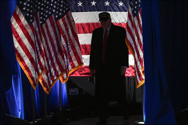 在選戰的選後階段，川普改走暗黑版風格。美聯社