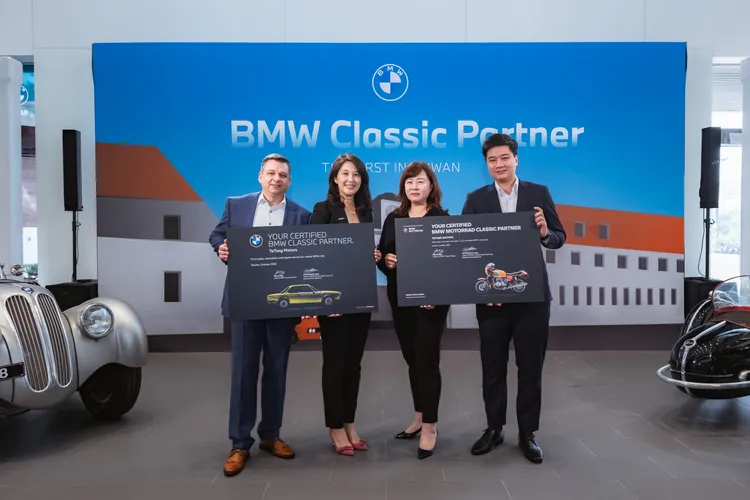 BMW集團於全球共有151家BMW Group Classic Partnership經典車服務夥伴，提供全球喜愛BMW經典車款的車迷與消費者專屬尊榮服務。由左至右依序為BMW集團台港澳售後資深經理Kai Windemuth、BMW桃園大桐執行董事許平、BMW總代理汎德公司總經理李昀潔與BMW Motorrad泰國分公司營業經理Thanawat Mahasuwan。業者提供