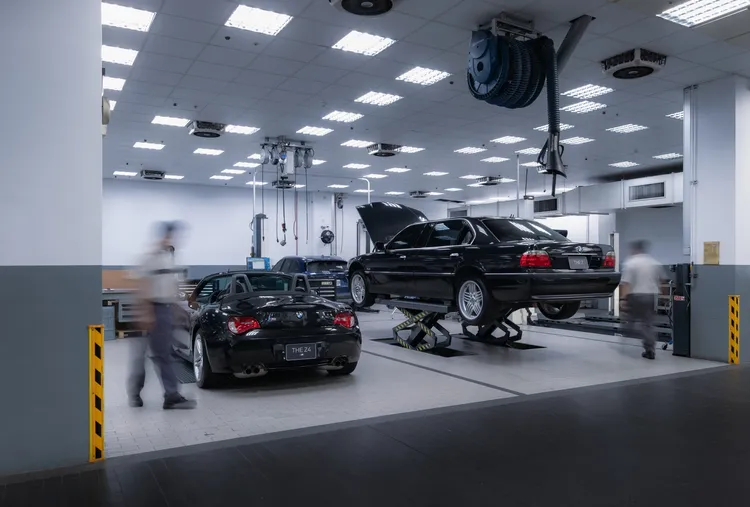 透過BMW Group Classic Partnership經典車服務夥伴，BMW經典車款都能獲得最專業的保養維修、車輛零組件購買、經典車維修特工以及車輛整體翻新評估等，同時還能直接取得來自德國的經典車部門專業技術及知識支援，為每一輛經典車款提供最完整且全面性的維修與保養服務。業者提供