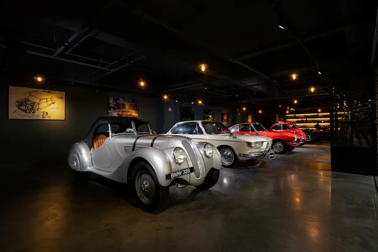 BMW桃園大桐展間B1更展出多款罕見的BMW與BMW Motorrad經典車型。業者提供