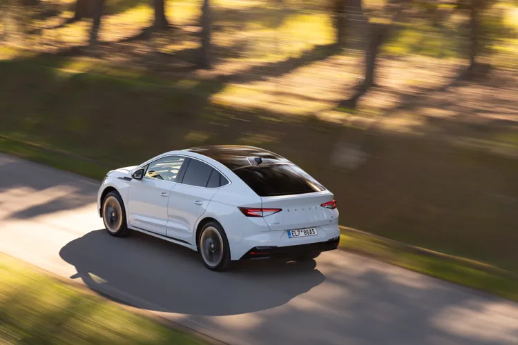 國內導入的Enyaq提供單馬達與RS雙馬達兩款車型版本，並同步採用福斯集團全新開發、動力輸出更出色的APP550電動馬達。業者提供