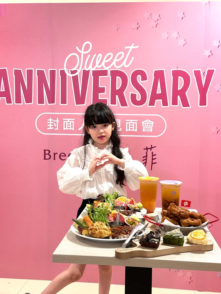 最young代言人伊菲推薦微風台北車站週年慶商品。業者提供