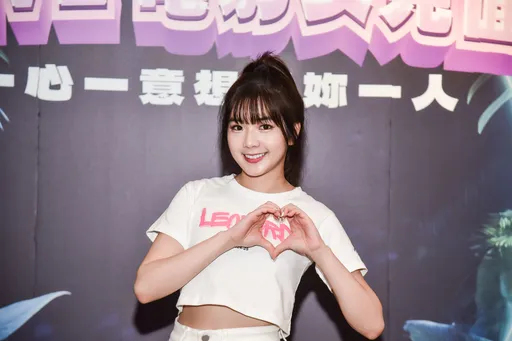 啦啦隊女神笑笑曝李雅英私下一面 「高顏值姐妹相處」粉絲愛慘了