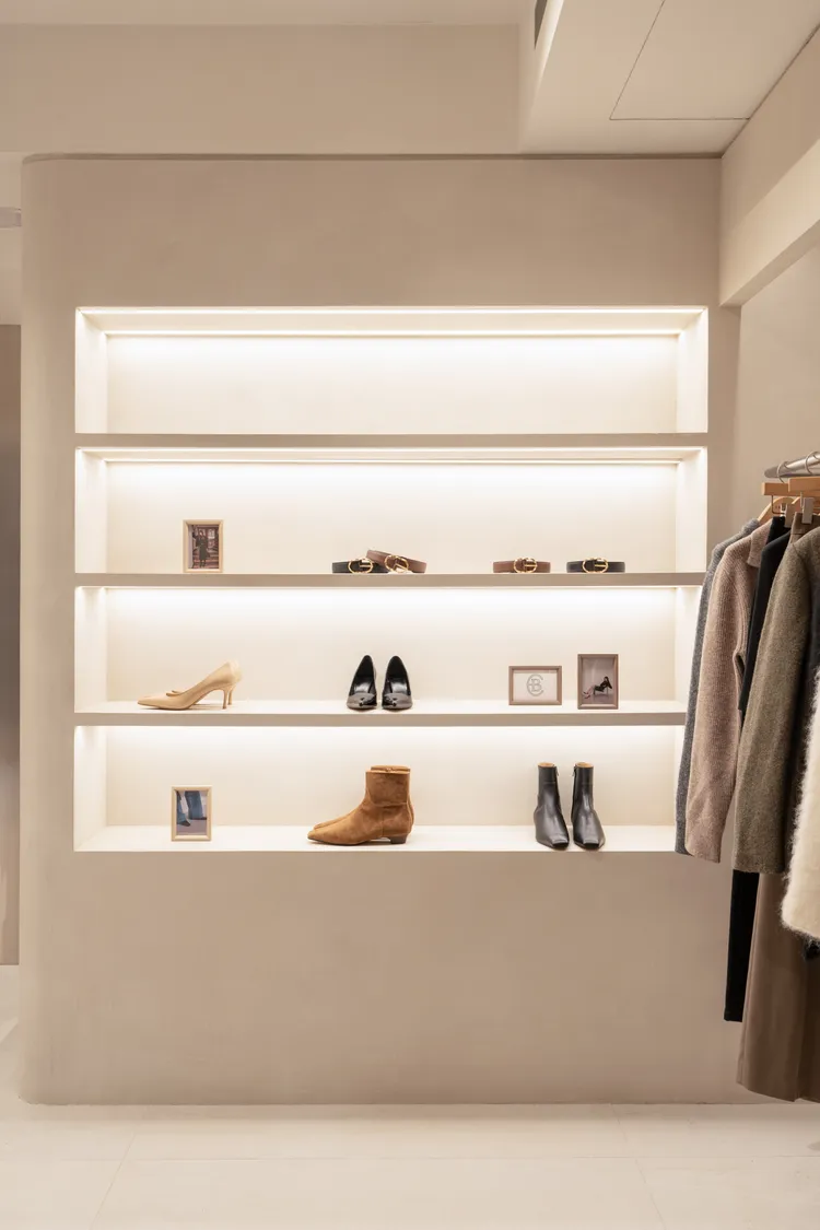 FRUITION引進韓國小眾品牌ELBORN一系列服飾與配件。品牌提供