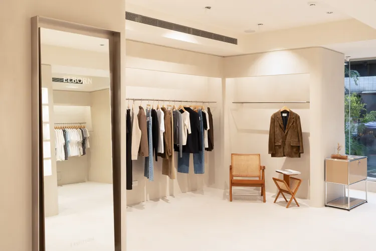 ELBORN的招牌單品包括風衣、外套和西裝褲。品牌提供