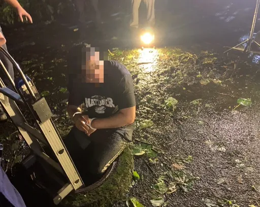 慌不擇路！基隆男這原因竟跳化糞池　「滿身黃金」狼狽遭警逮