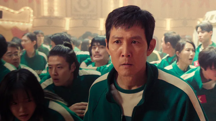 李政宰不希望遊戲繼續下去，左後方是新加入的姜河那。Netflix提供