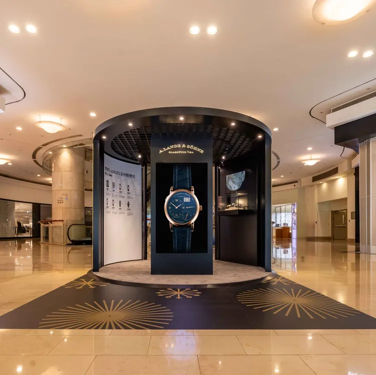 朗格「LANGE 1三十周年」特展，自即日起至12月10日，於台北101購物中心松智廣場舉辦。品牌提供