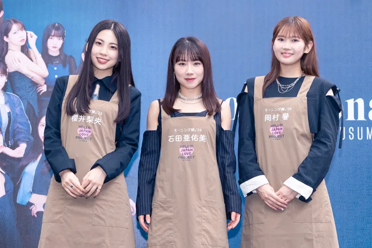 櫻井梨央（左起）、石田亞佑美、岡村譽換上圍裙，大喊「歡迎光臨」。 COME ON JKSSP提供