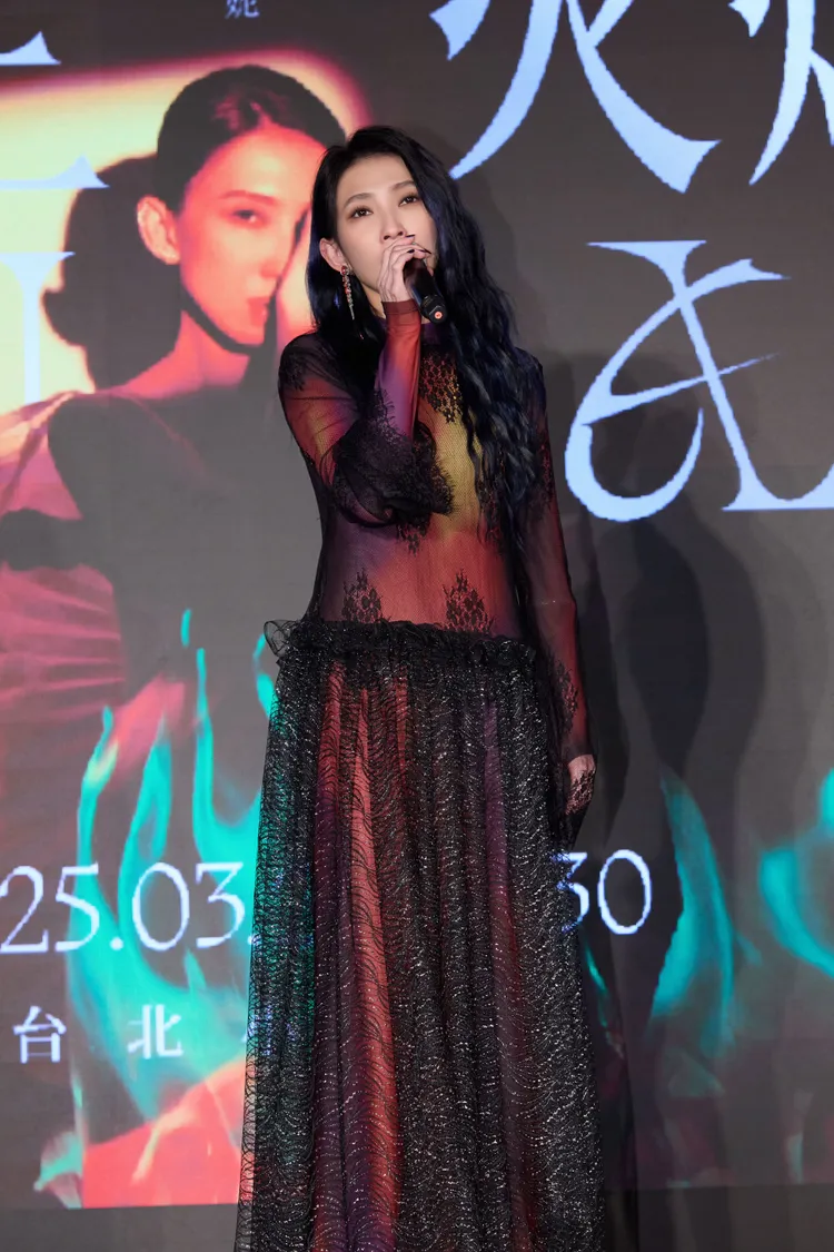 戴佩妮記者會開放點歌，隨興清唱放送美聲。圖／寬宏藝術提供