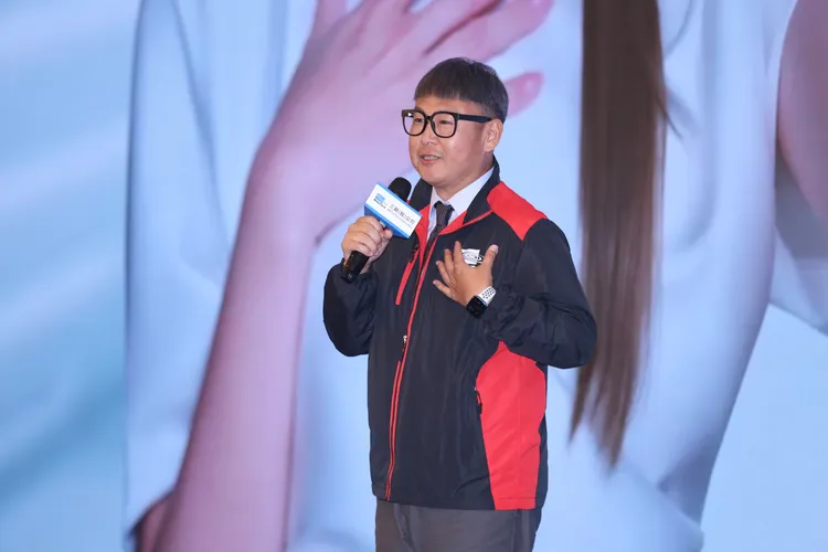 三顧股份有限公司推出「iPSC家族多功能幹細胞儲存服務」，圖為三顧董事長楊弘仁。彭欣偉攝