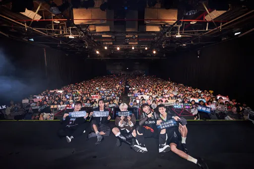 男團FEniX粉絲見面會寵粉尺度太大 揚言看到手機拍攝就「停演」