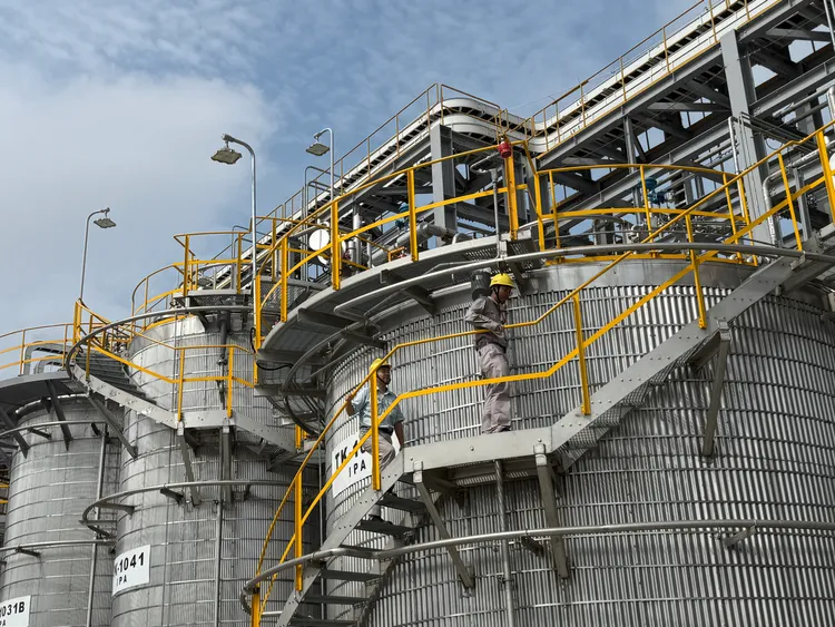 長春集團處理異丙醇的回收廠。呂承哲攝