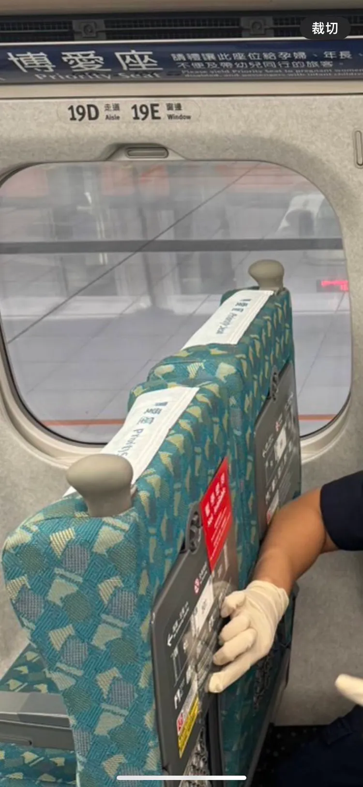 鐵路警察獲報後已介入調查，並調閱監視器追查男子身份。民眾提供