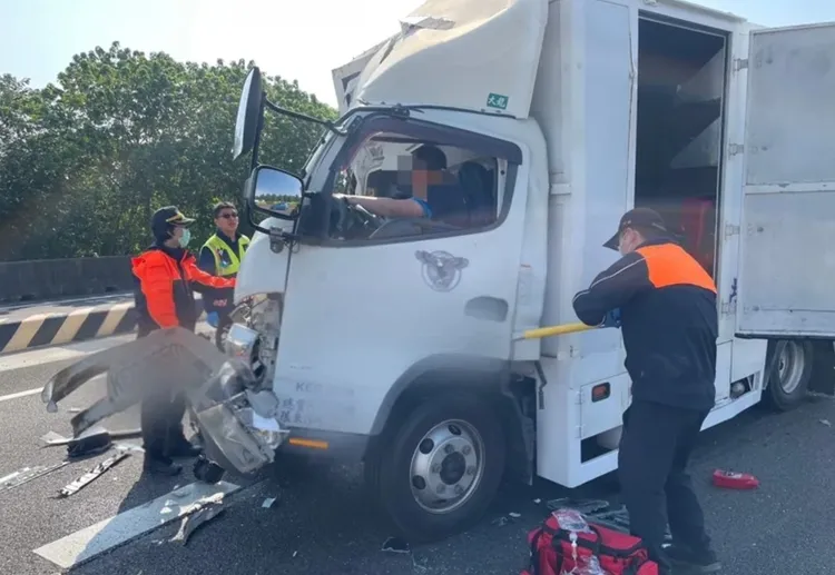 3車連撞3名傷者都在大貨車上。民眾提供