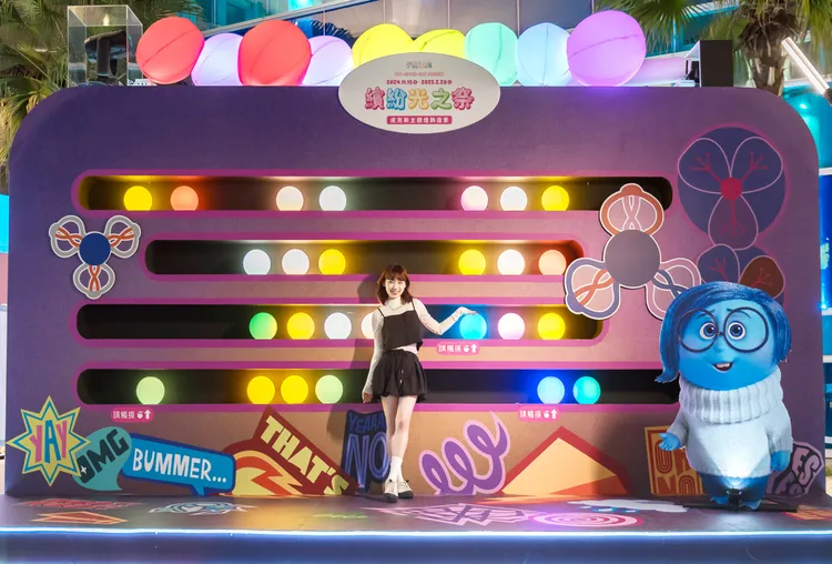 林口店Ⅰ館中央廣場《腦筋急轉彎》場景。三井提供